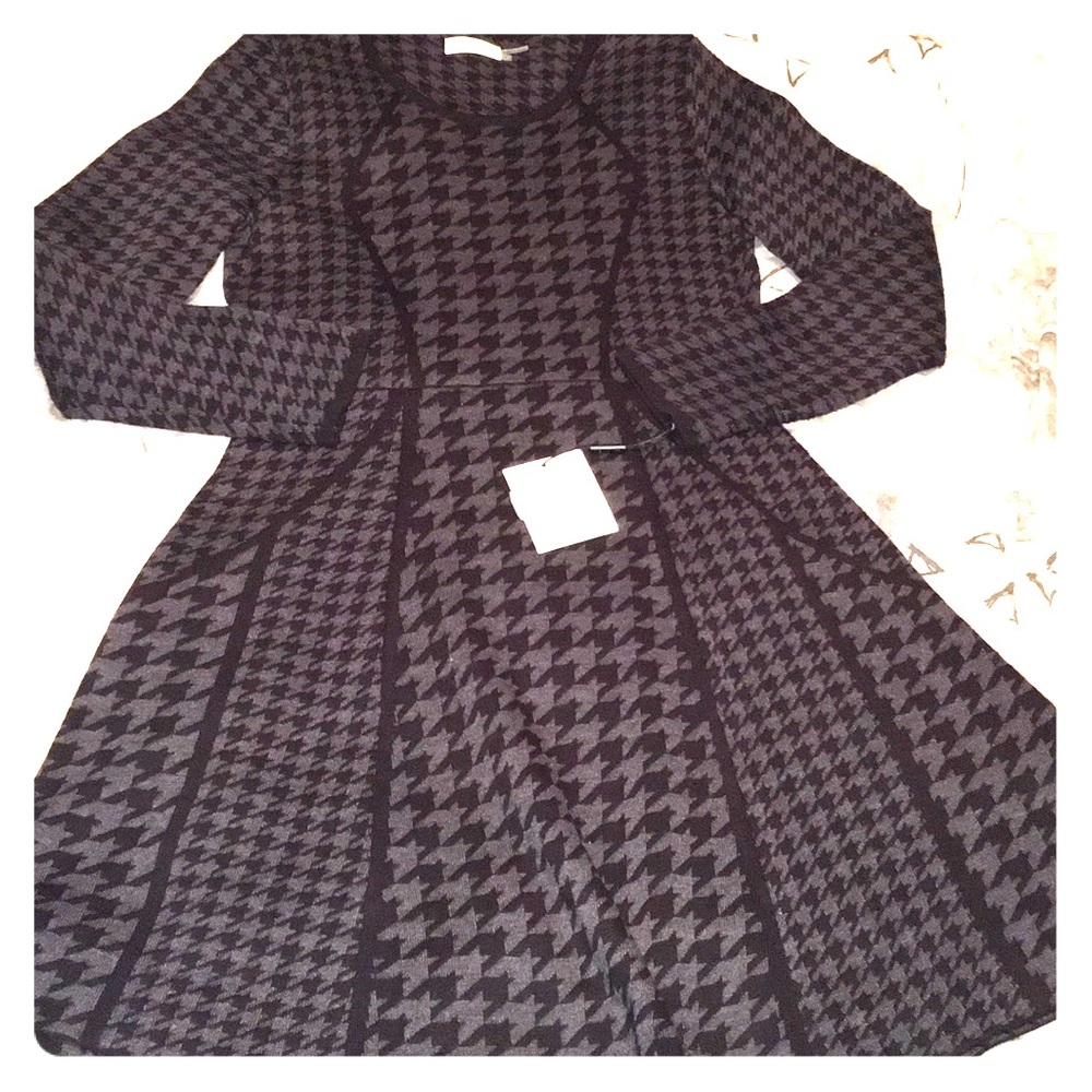 I am selling a Calvin Klein dress